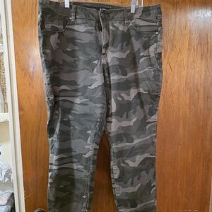 d. jeans Olive Camouflage Pants
